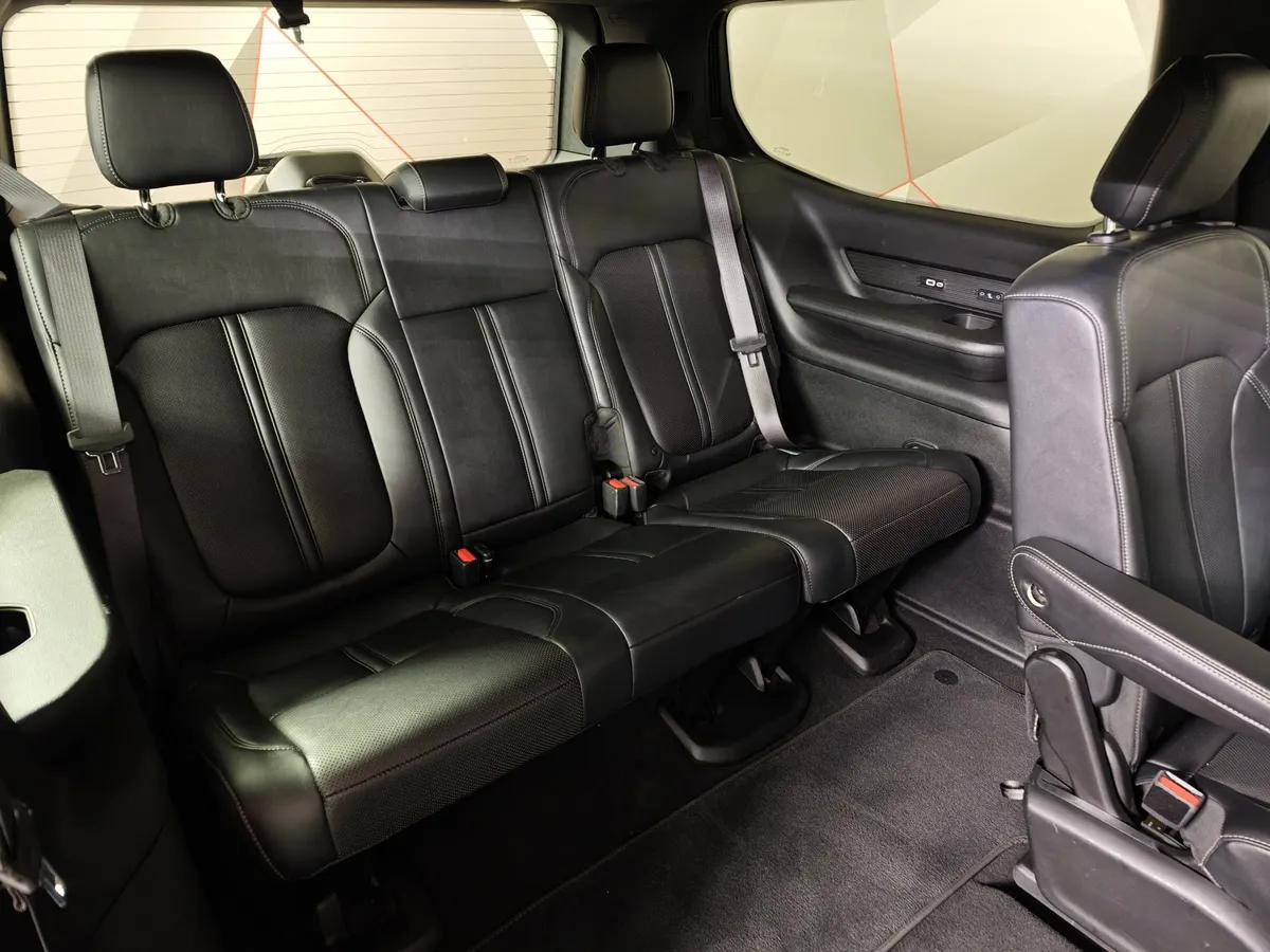 Jeep Grand Wagoneer 5.7 AT 4WD (397 л.с.) 7 мест Overland Черный в АВИЛОН. Слайд №26