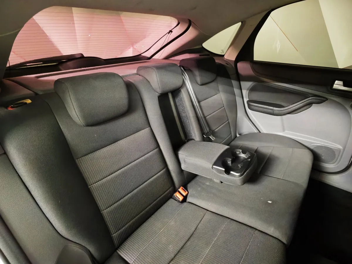 Ford Focus 2.0 AT (145 л.с.) Titanium Серебристый в АВИЛОН. Слайд №17