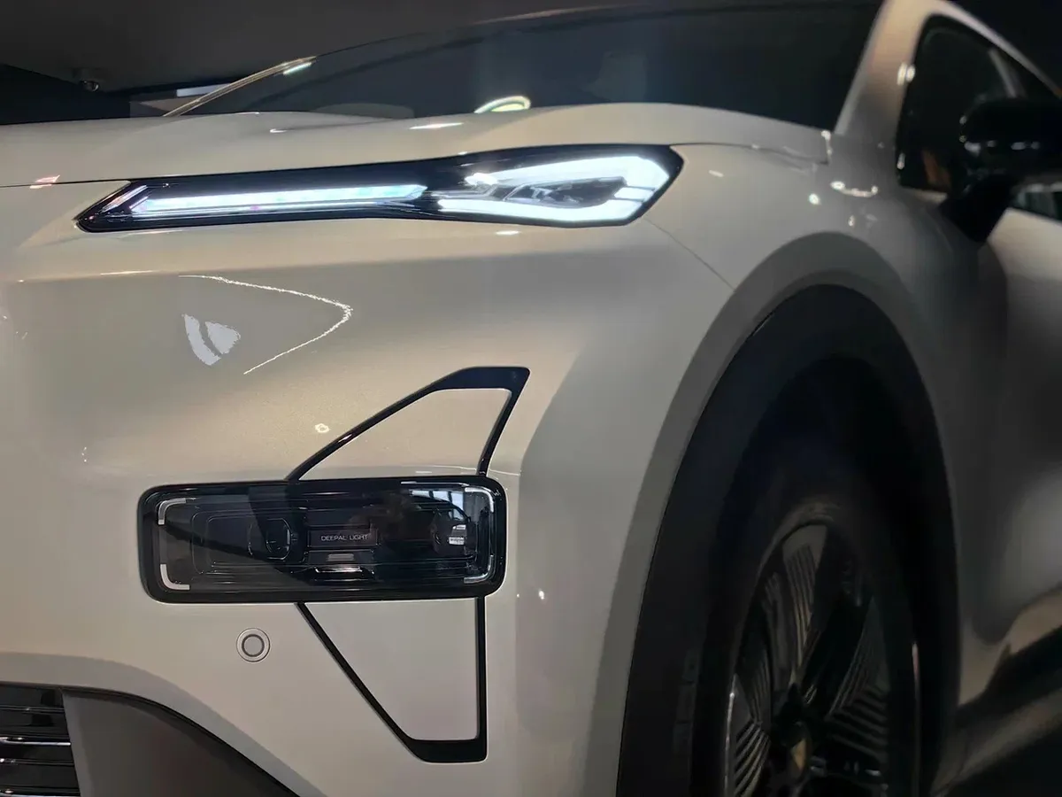 Deepal S05 AT 2WD (272 л.с.) Люкс Серебристый в АВИЛОН. Слайд №14