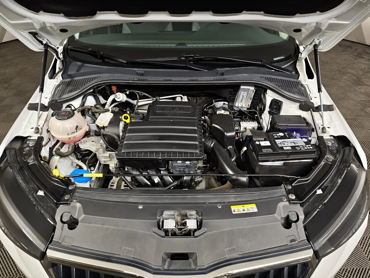 Skoda Rapid 1.6 MT (90 л.с.) Белый в АВИЛОН. Слайд №11
