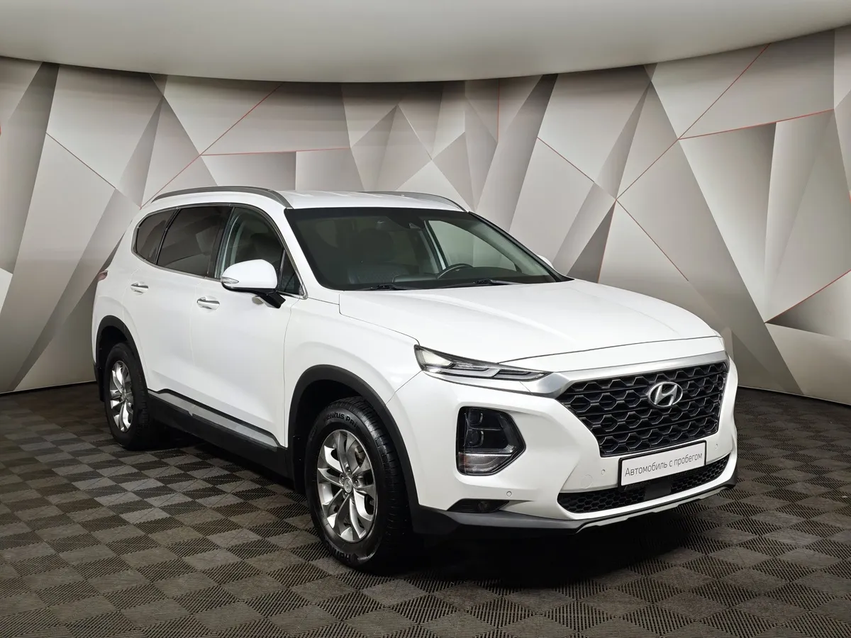Hyundai Santa Fe 2.4 (188 л.с.) - 6AT Lifestyle + Smart Sense Белый в АВИЛОН. Слайд №3