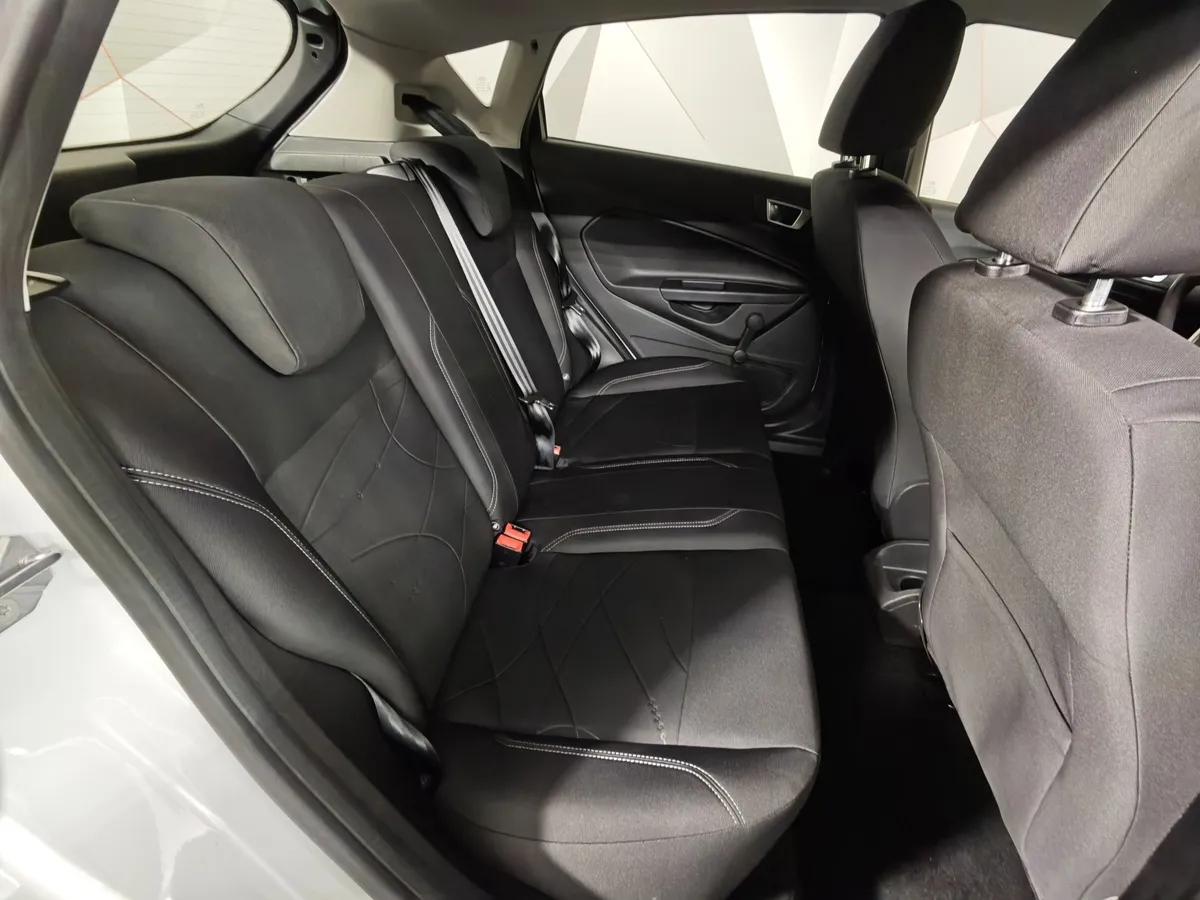 Ford Fiesta 1.6 Ti-VCT PowerShift (105 л.с.) Trend Белый в АВИЛОН. Слайд №14