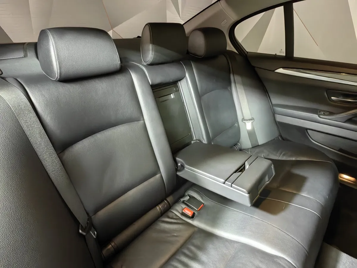 BMW 5 серия 528i xDrive Steptronic (245 л.с.) Серый в АВИЛОН. Слайд №14