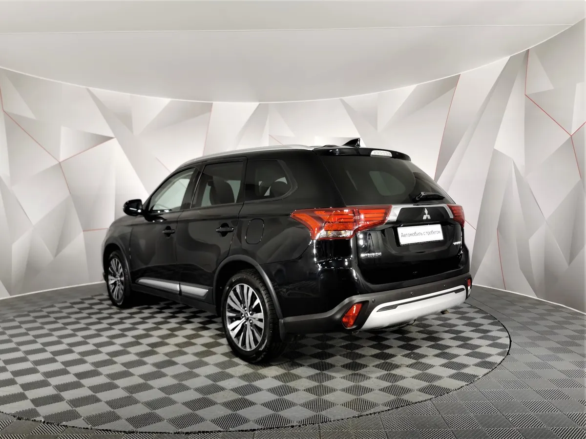 Mitsubishi Outlander 2.0 MIVEC CVT 2WD (146 л.с.) Invite Черный в АВИЛОН. Слайд №4