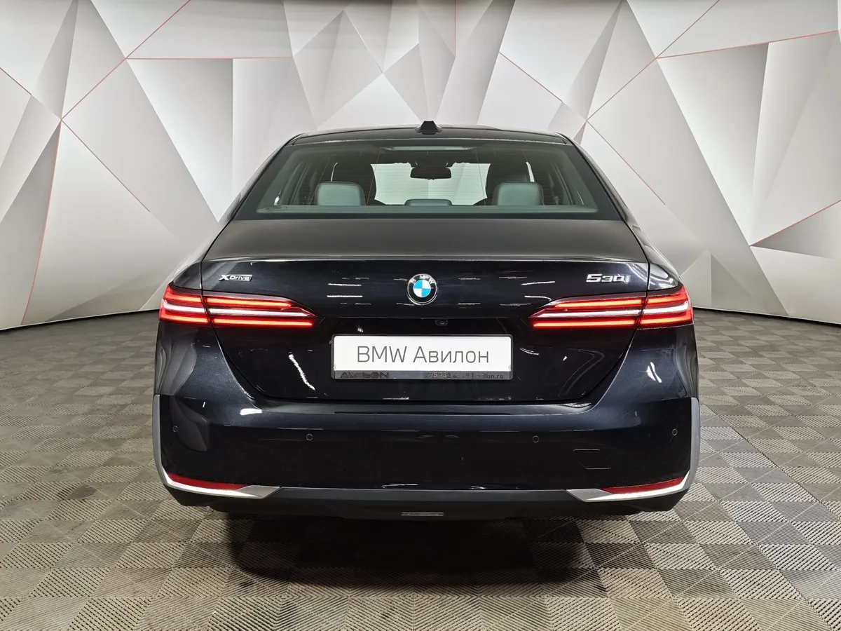 BMW 5 серия 530i xDrive AT (252 л.с.) Черный в АВИЛОН. Слайд №4