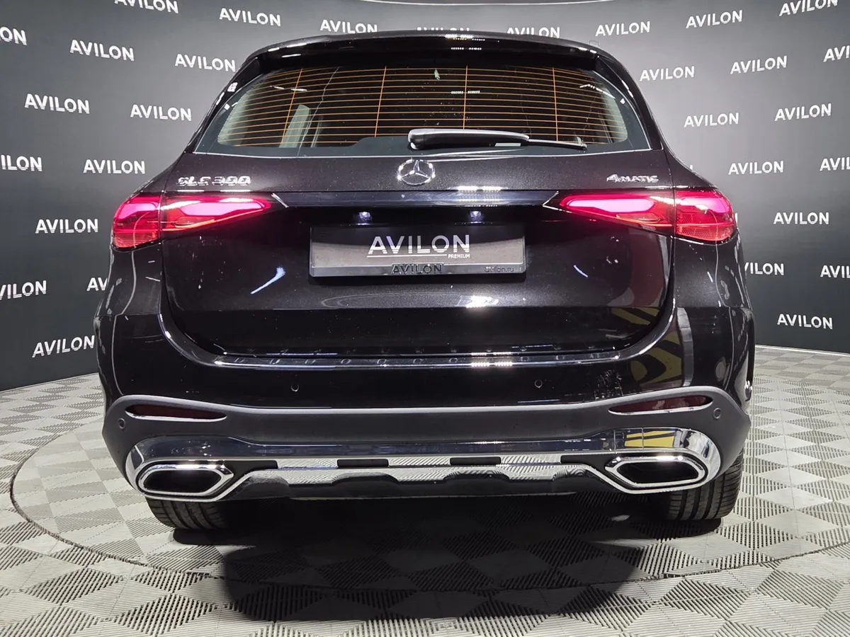 Mercedes-Benz GLC 300 4MATIC 9G-TRONIC (258 л.с.) Черный в АВИЛОН. Слайд №6