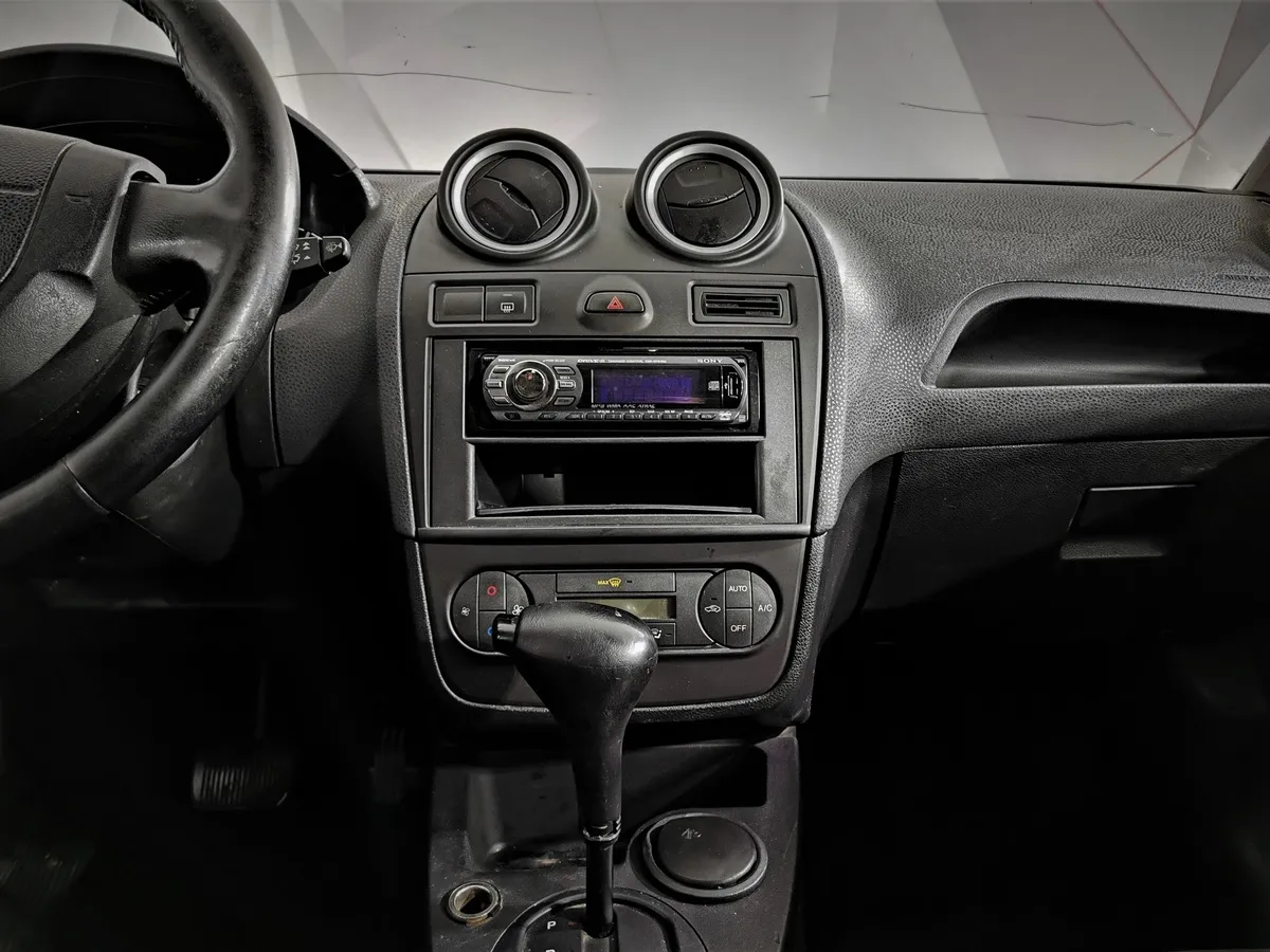 Ford Fiesta 1.6 AT (100 л.с.) Ghia Зеленый в АВИЛОН. Слайд №12