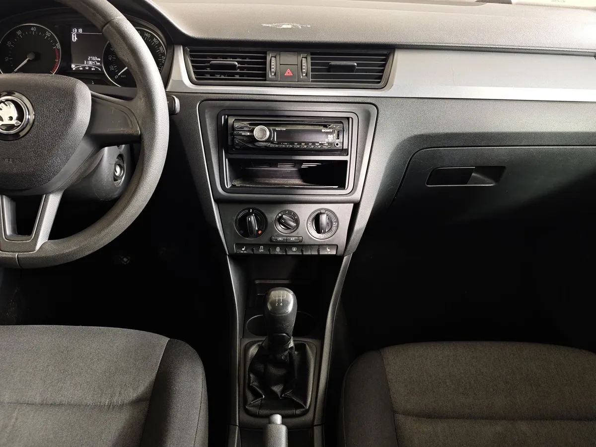Skoda Rapid 1.6 MT (90 л.с.) Белый в АВИЛОН. Слайд №15