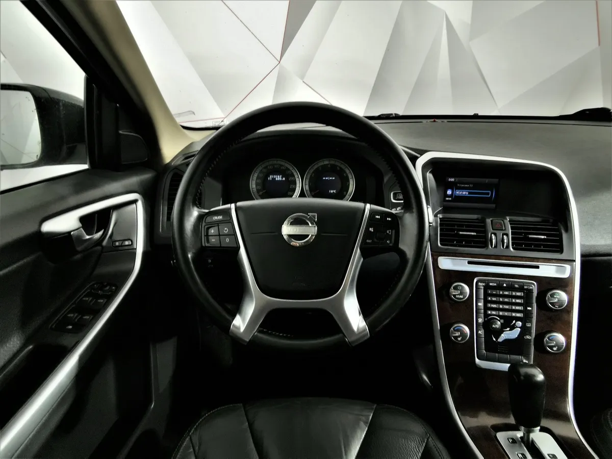 Volvo XC60 2.0 T AT (203 л.с.) Черный в АВИЛОН. Слайд №19