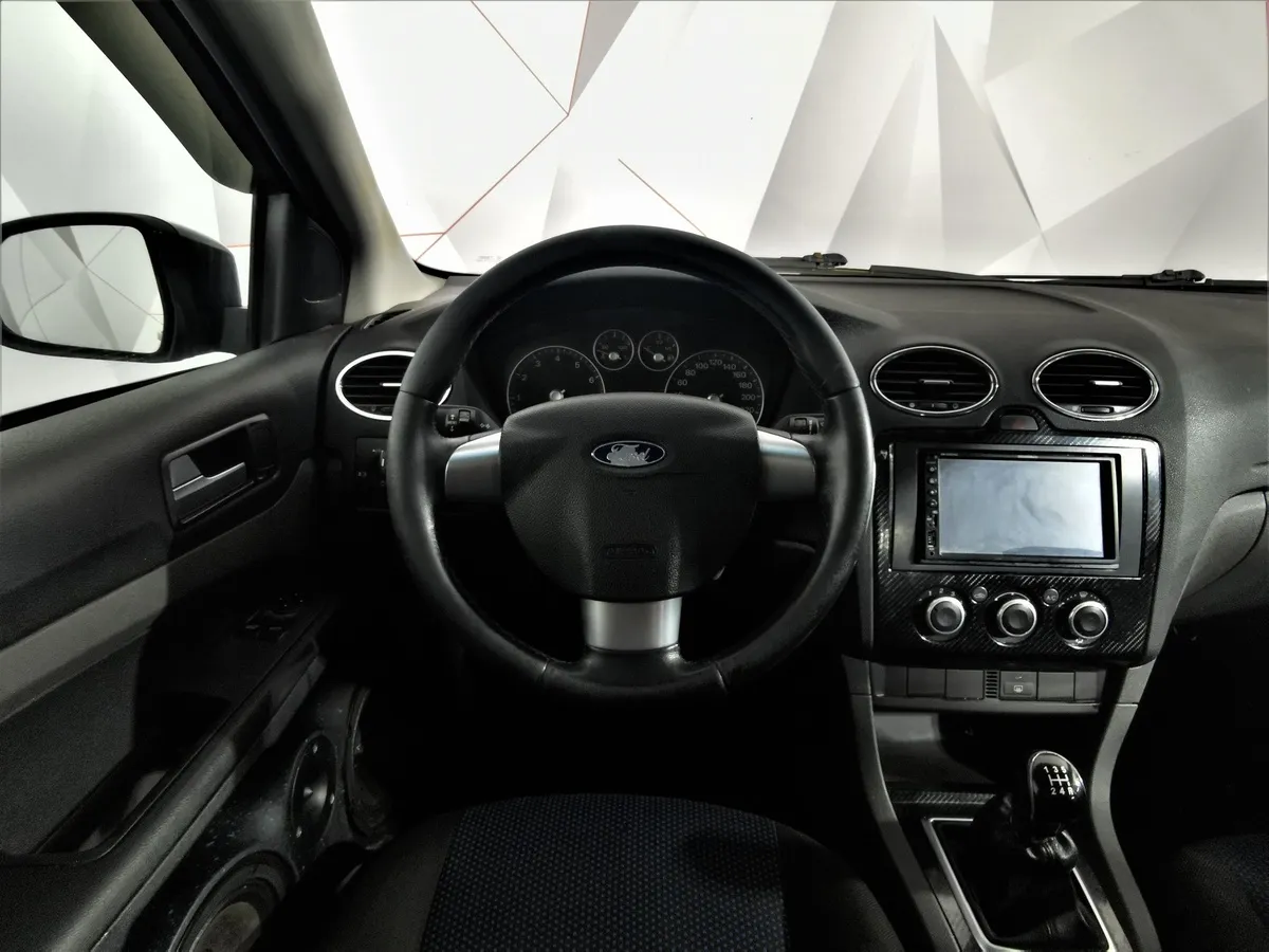 Ford Focus 1.8 MT (125 л.с.) Ghia Серебристый в АВИЛОН. Слайд №18