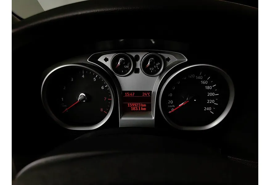 Ford Focus 1.6 AT (101 л.с.) Titanium Серебристый в АВИЛОН. Слайд №14 Ford Focus 1.6 AT (101 л.с.) Titanium Серебристый в АВИЛОН. Слайд №14