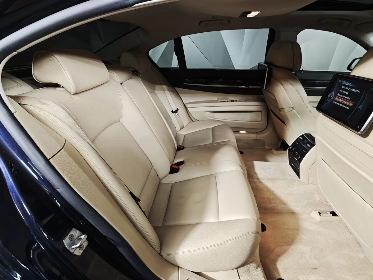 BMW 7 серия 740i AT (320 л.с.) Синий в АВИЛОН. Слайд №14