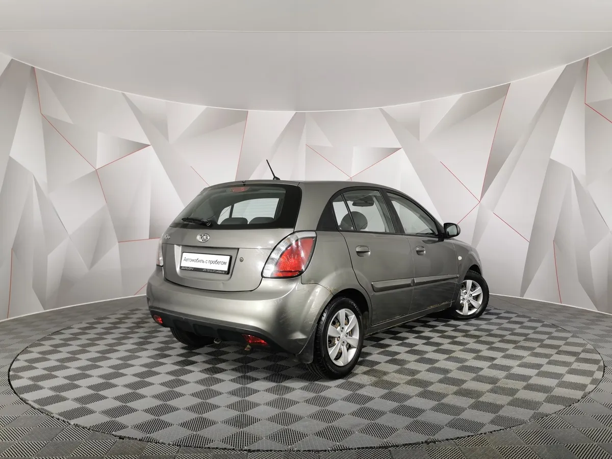 Kia Rio 1.4 AT (97 л.с.) Classic Серебристый в АВИЛОН. Слайд №2