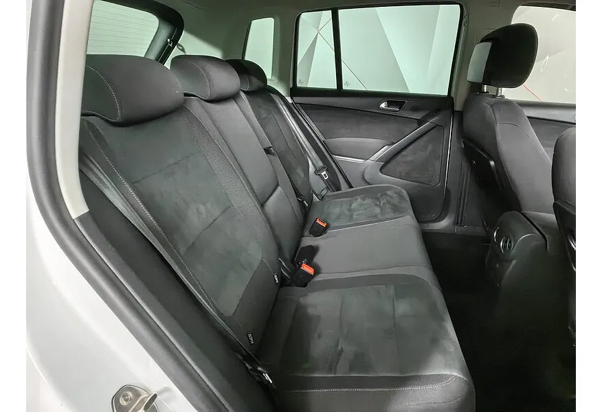 Volkswagen Tiguan 2.0 TSI 4Motion AT (180 л.с.) Sport&Style Белый в АВИЛОН. Слайд №15