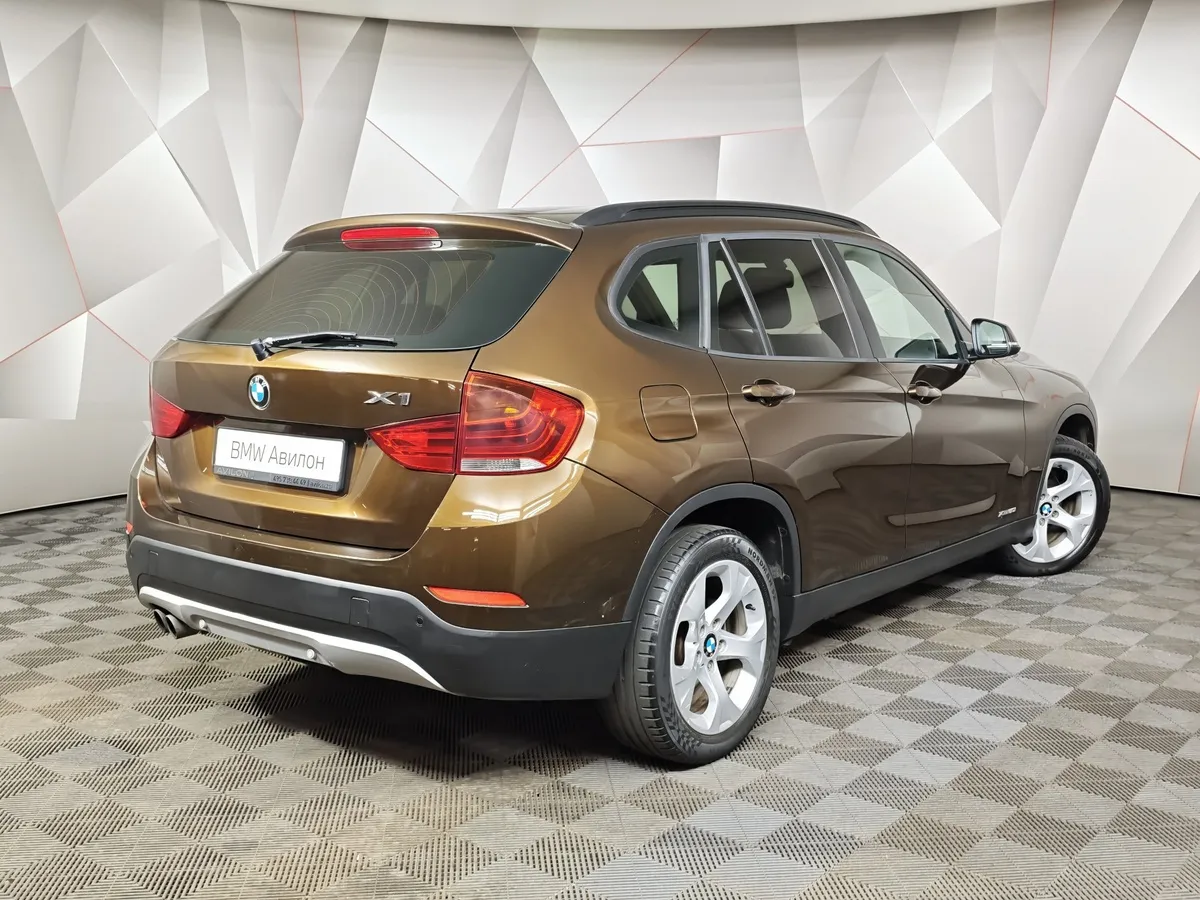 BMW X1 xDrive20i AT (184 л.с.) Коричневый в АВИЛОН. Слайд №2