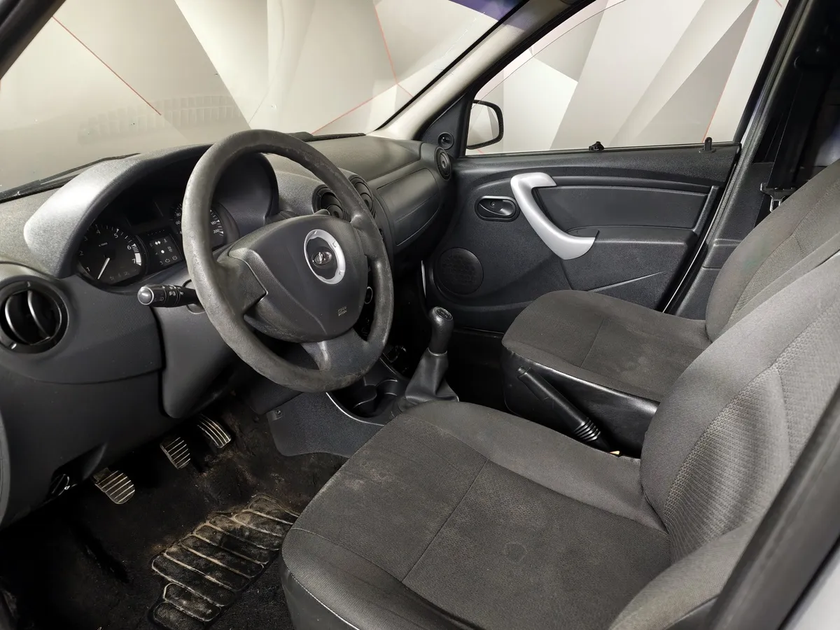ВАЗ (Lada) Largus 1.6 MT 8 кл (5 мест) (84 л.с.) Серебристый в АВИЛОН. Слайд №17