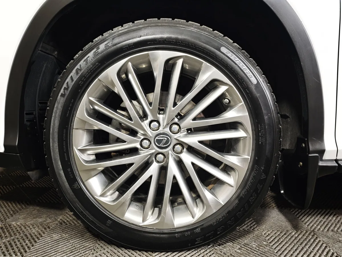 Lexus RX 2.0 AT AWD (238 л.с.) Executive Белый в АВИЛОН. Слайд №9