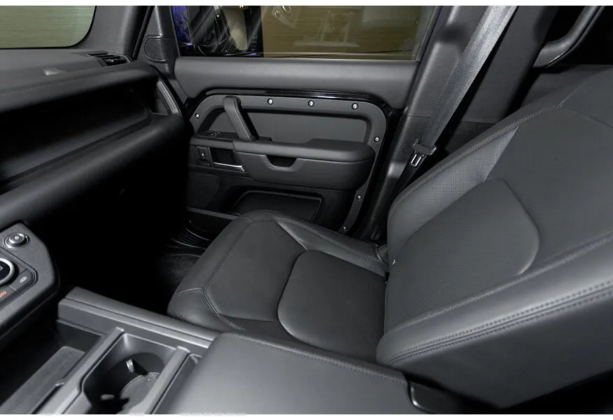 Land Rover Defender 3.0D AT (300 л.с.) HSE Черный в АВИЛОН. Слайд №13