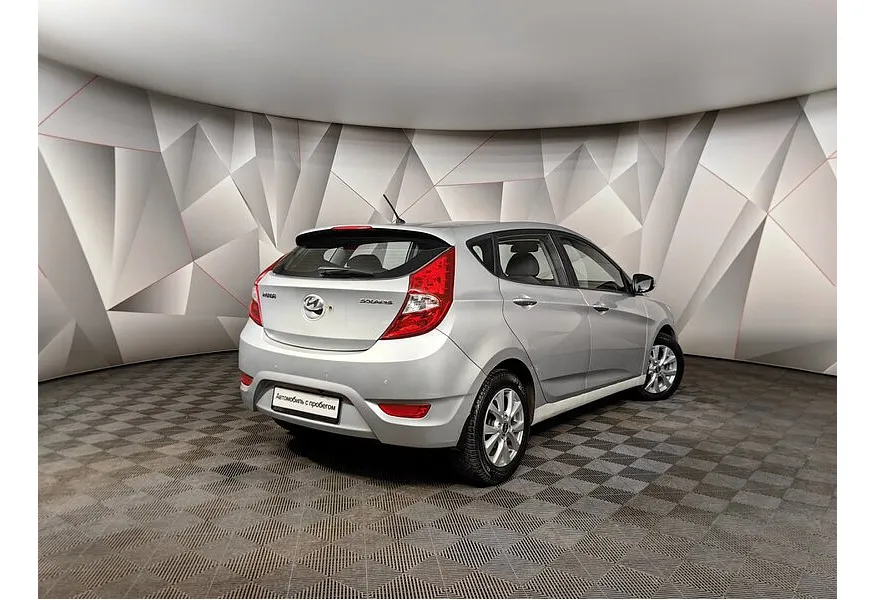 Hyundai Solaris 1.6 AT (123 л.с.) Active Серебристый в АВИЛОН. Слайд №2
