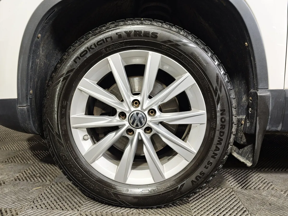 Volkswagen Tiguan 2.0 TSI 4Motion AT (170 л.с.) Track & Field Белый в АВИЛОН. Слайд №9