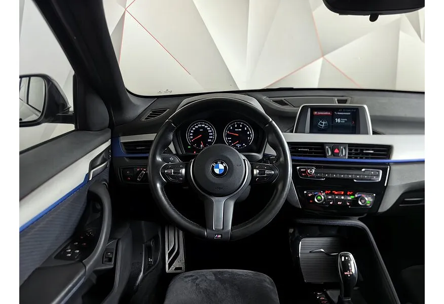 BMW X1 20i xDrive (192 л.с.) M Sport Черный в АВИЛОН. Слайд №15