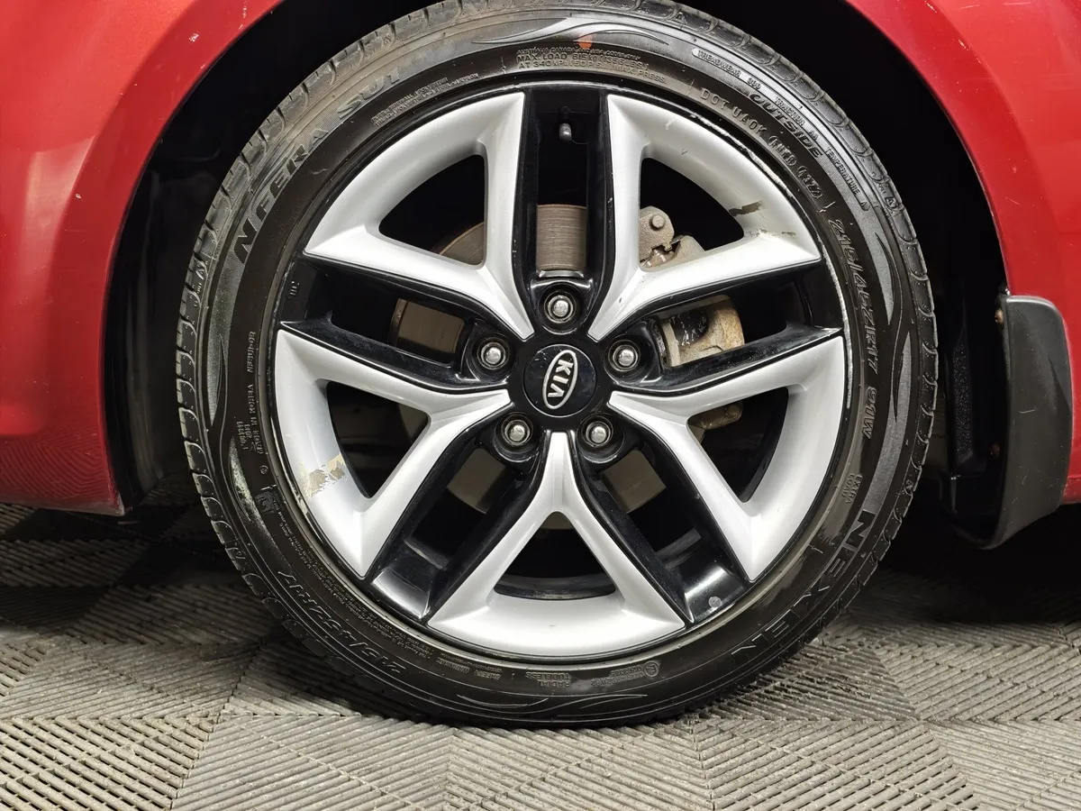Kia Cerato 2.0 AT (150 л.с.) Luxe Красный в АВИЛОН. Слайд №8