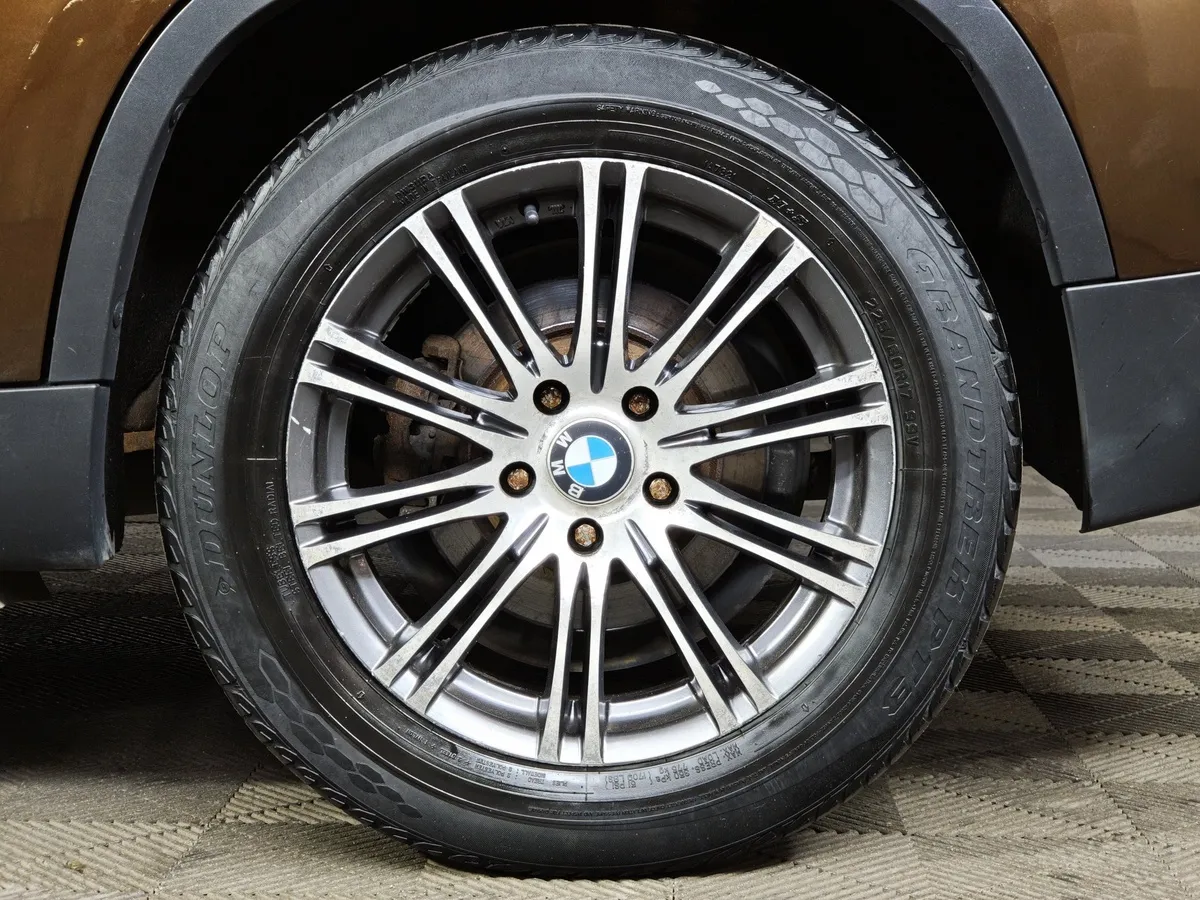 BMW X1 sDrive18i AT (150 л.с.) Base Локальная сборка Коричневый в АВИЛОН. Слайд №7
