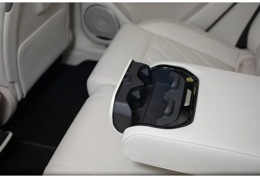 Voyah Free EVR 1.5 AT AWD (510 л.с.) Sport + Красный в АВИЛОН. Слайд №12