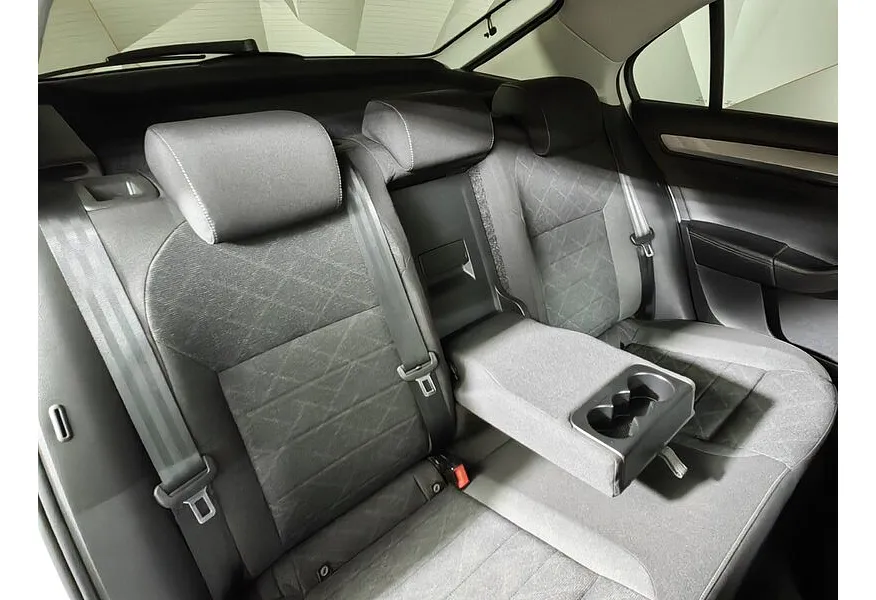 Volkswagen Polo 1.6 MPI AT (110 л.с.) Highline Белый в АВИЛОН. Слайд №17