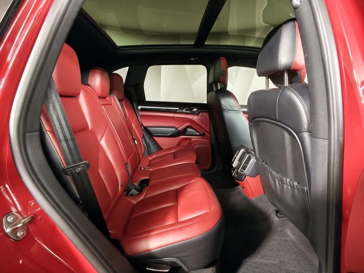 Porsche Cayenne Diesel 3.0 Tiptronic AWD (245 л.с.) Красный в АВИЛОН. Слайд №16