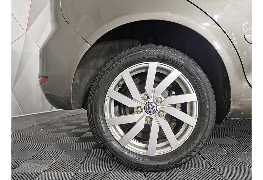 Volkswagen Golf 1.6 MT (102 л.с.) Trendline Коричневый в АВИЛОН. Слайд №9