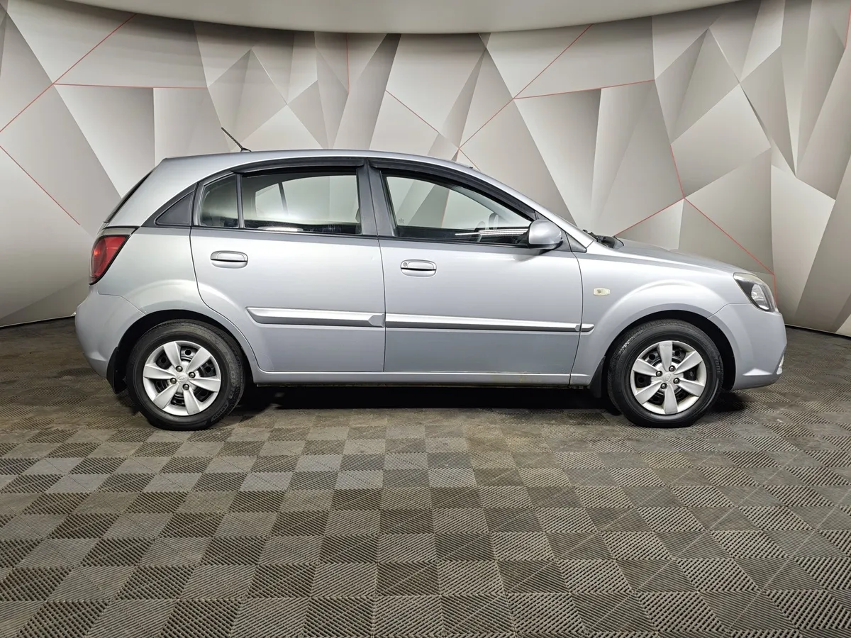 Kia Rio 1.4 AT (97 л.с.) Classic Серый в АВИЛОН. Слайд №6