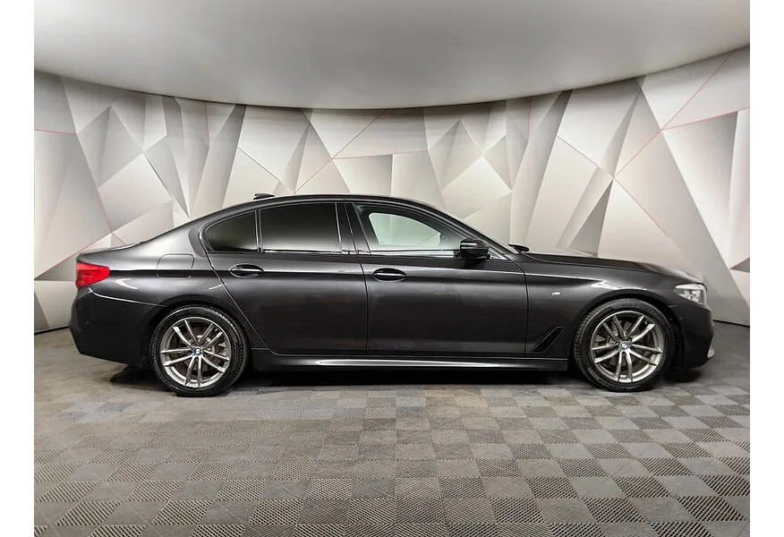 BMW 5 серия 520d xDrive Steptronic (190 л.с.) M Sport Серый в АВИЛОН. Слайд №6