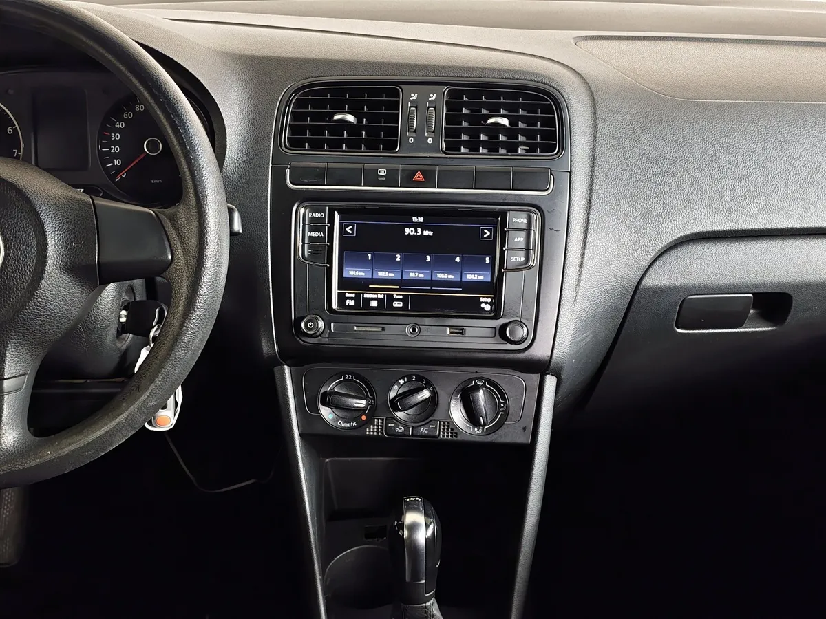 Volkswagen Polo 1.4 DSG (85 л.с.) Trendline Белый в АВИЛОН. Слайд №15