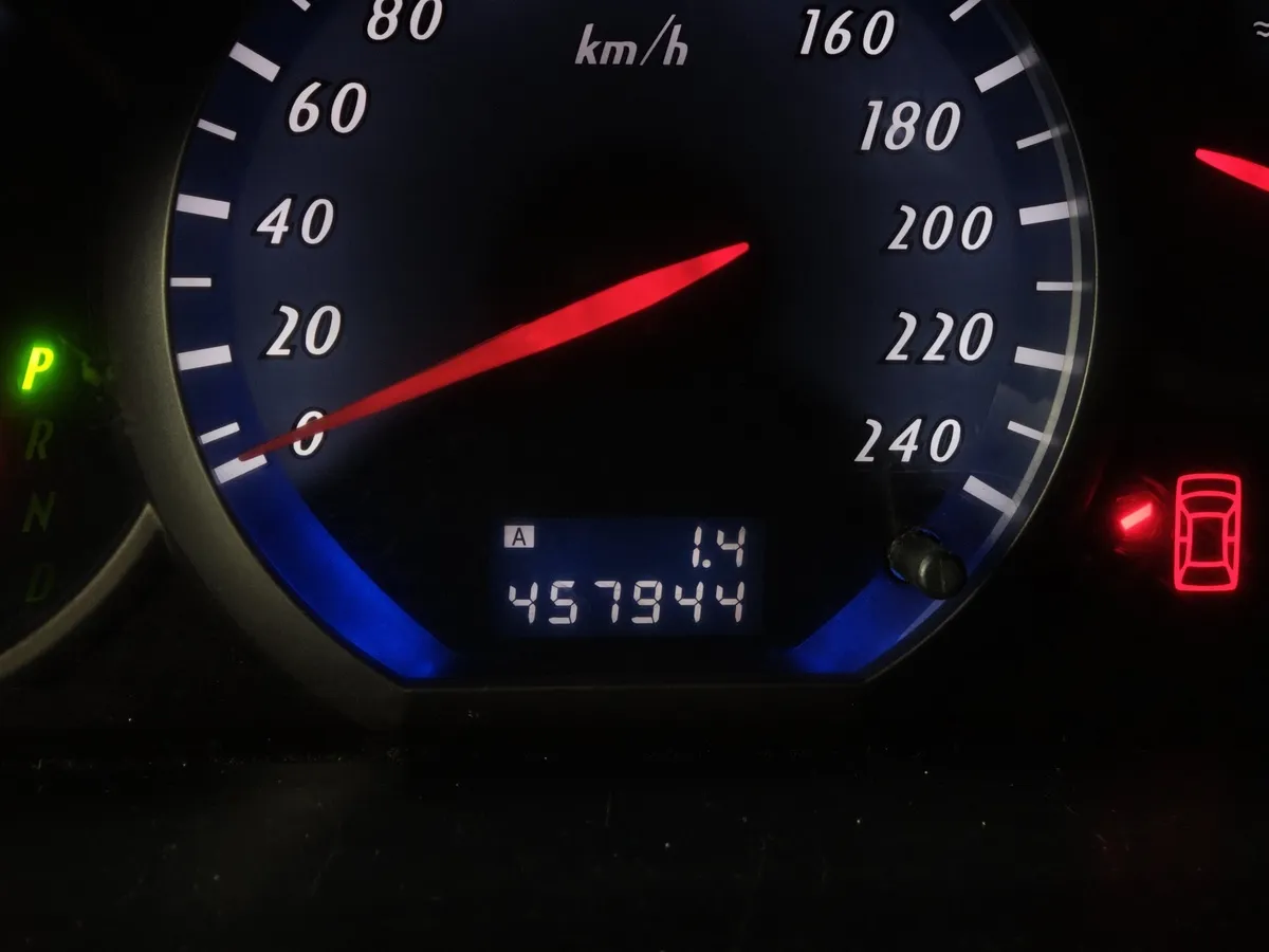 Mitsubishi Grandis 2.4 AT 4WD (165 л.с.) Белый в АВИЛОН. Слайд №15