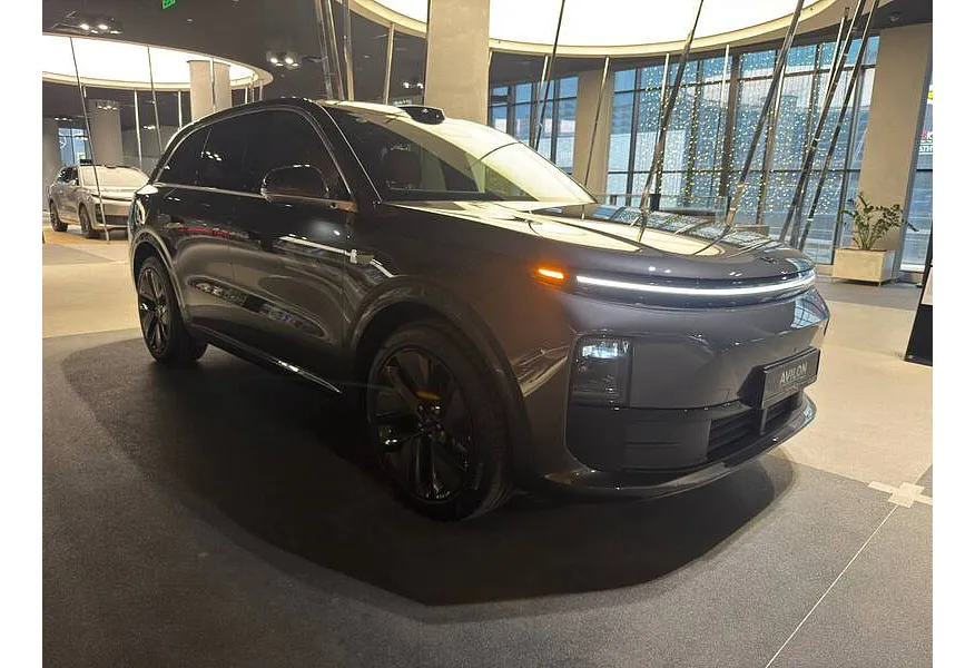 Li Auto L6 1.5 AT 4WD (150 л.с.) Pro Серый в АВИЛОН. Слайд №2