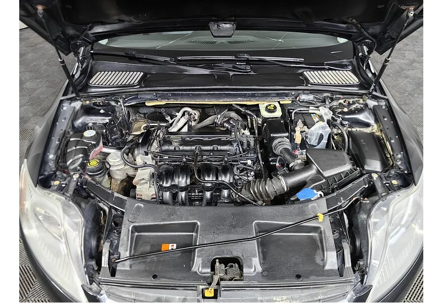 Ford Mondeo 1.6 MT (125 л.с.) Черный в АВИЛОН. Слайд №9