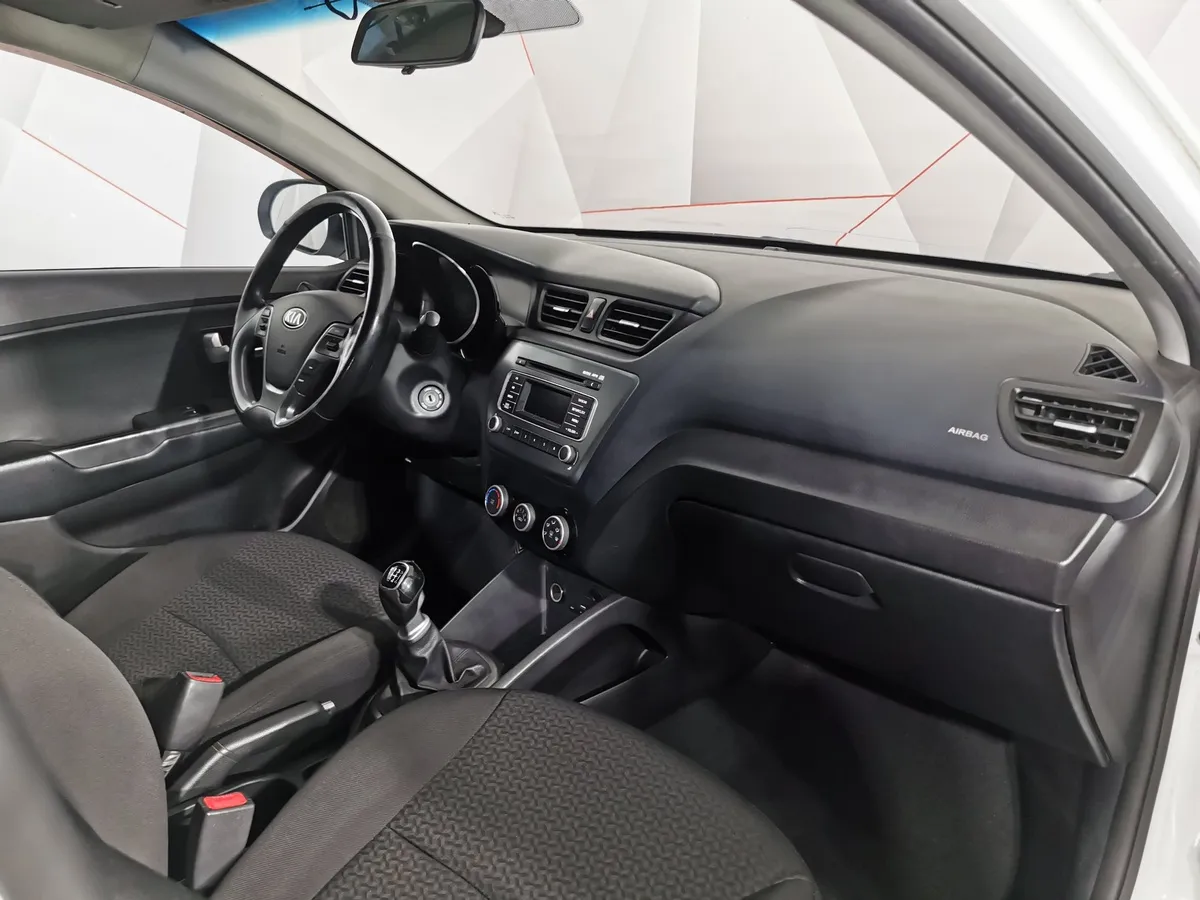 Kia Rio 1.6 MT (123 л.с.) Comfort Белый в АВИЛОН. Слайд №12