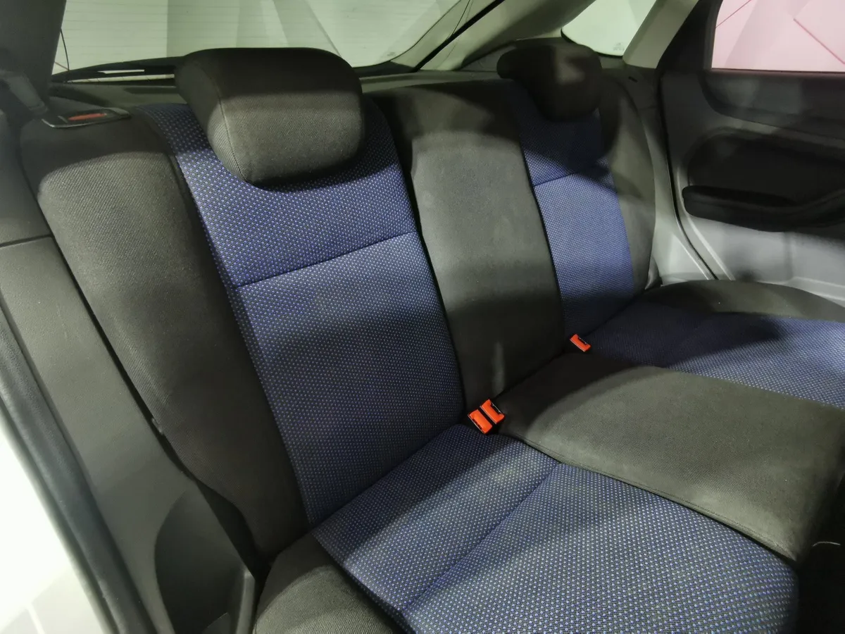 Ford Focus 1.8 MT (125 л.с.) Ghia Серебристый в АВИЛОН. Слайд №15