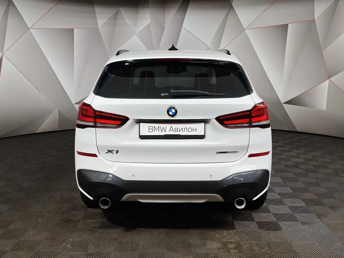 BMW X1 20i xDrive (192 л.с.) M Sport Белый в АВИЛОН. Слайд №4