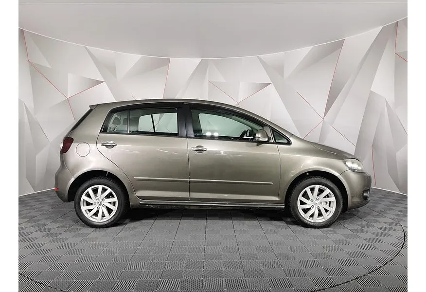 Volkswagen Golf 1.6 MT (102 л.с.) Trendline Коричневый в АВИЛОН. Слайд №6