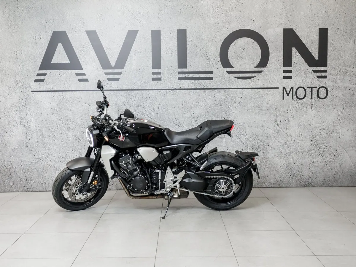 Honda CB1000 R 998 см³ (145 л.с.) 998 Черный в АВИЛОН. Слайд №3