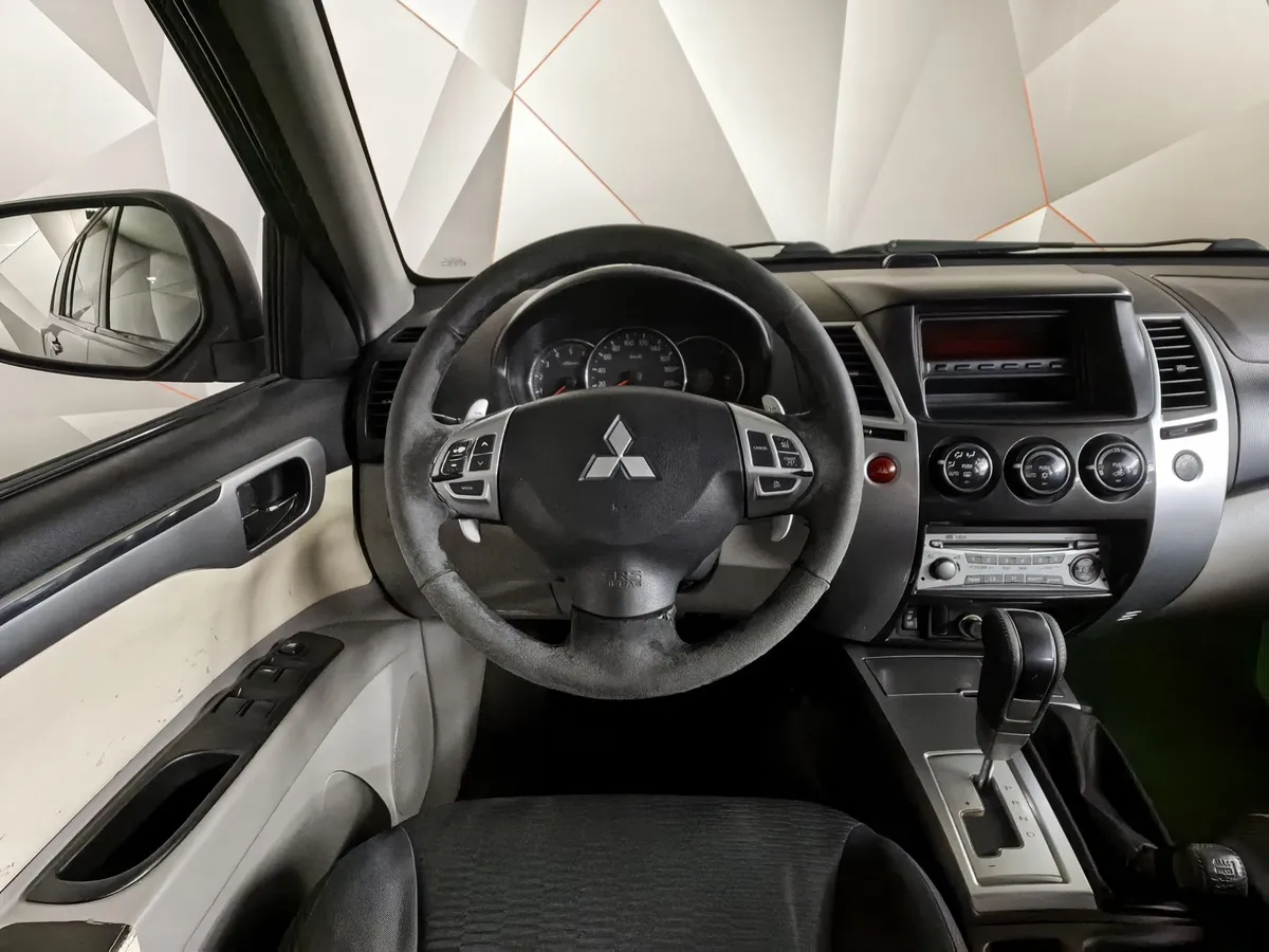 Mitsubishi Pajero Sport 2.5 DI-D AT AWD (178 л.с.) Серый в АВИЛОН. Слайд №17