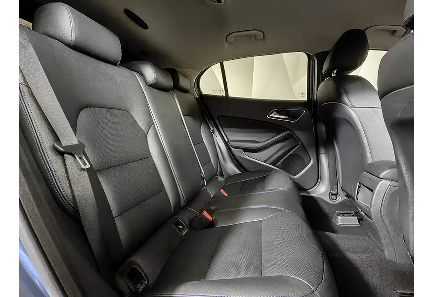 Mercedes-Benz GLA 200 7G-DCT (150 л.с.) Особая серия Синий в АВИЛОН. Слайд №16