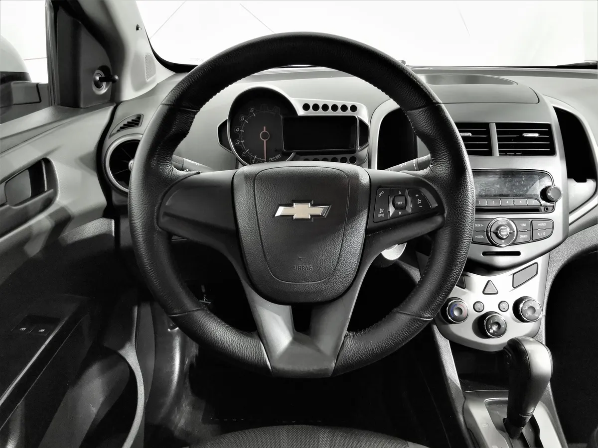 Chevrolet Aveo 1.6 AT (115 л.с.) Белый в АВИЛОН. Слайд №19