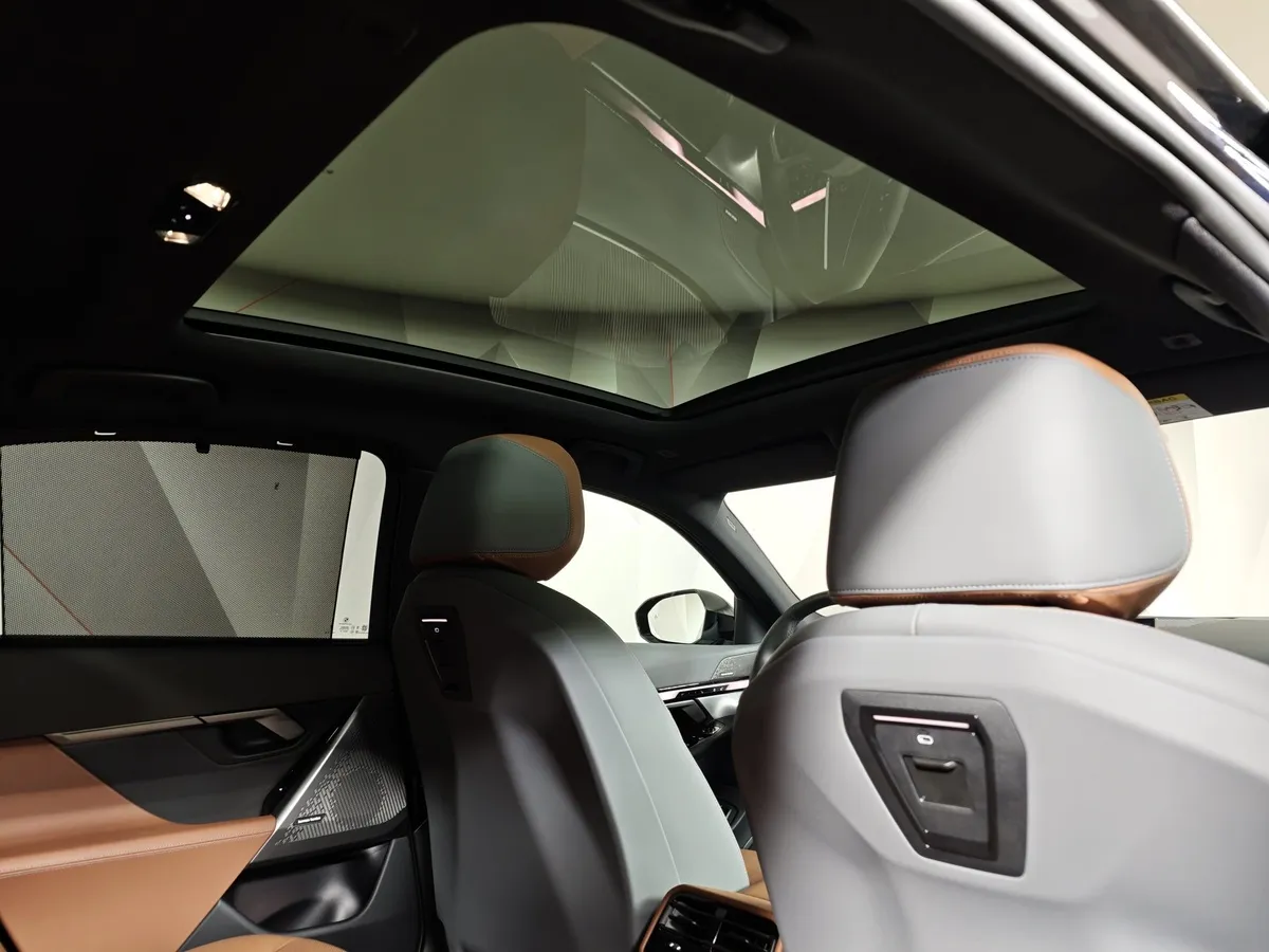 BMW 5 серия 530e AT RWD (299 л.с.) Черный в АВИЛОН. Слайд №25
