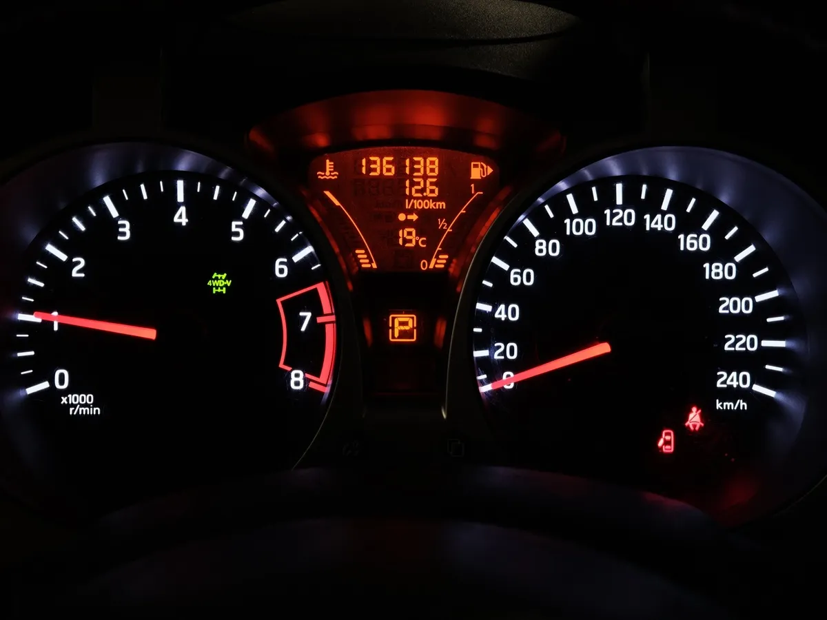 Nissan Juke 1.6 turbo CVT AWD (190 л.с.) Серебристый в АВИЛОН. Слайд №15