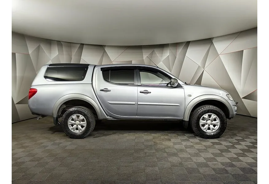 Mitsubishi L200 2.5 DI-D MT 4WD (136 л.с.) Серебристый в АВИЛОН. Слайд №6