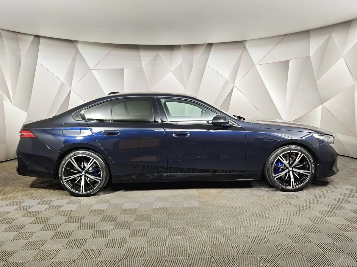 BMW 5 серия 530i xDrive AT (252 л.с.) Синий в АВИЛОН. Слайд №6