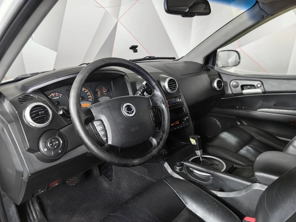 SsangYong Actyon 2.0 TD MT 2WD (141 л.с.) Белый в АВИЛОН. Слайд №17